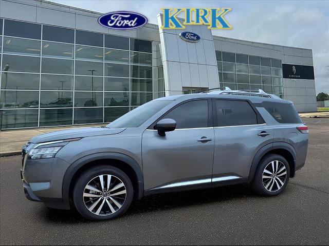 2024 Nissan Pathfinder Platinum's photo