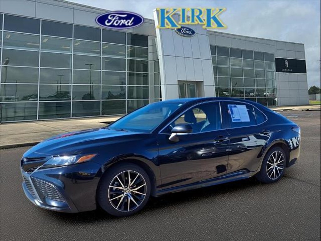 Used 2023 Toyota Camry SE Sedan
