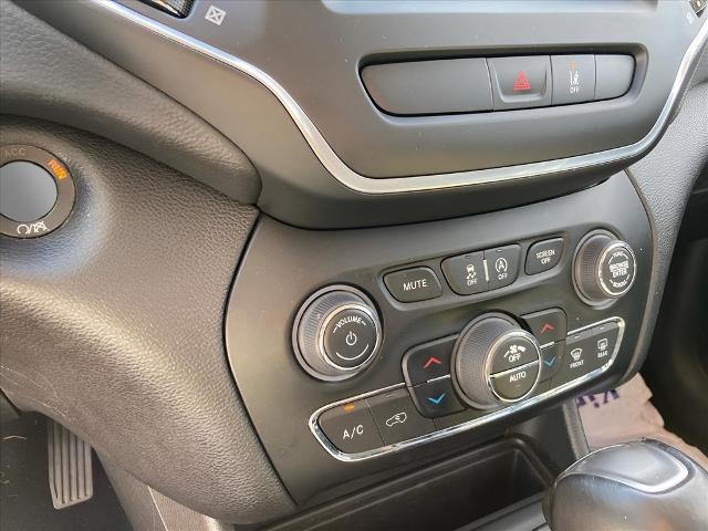 2022 Jeep Cherokee Latitude Lux - Photo 16