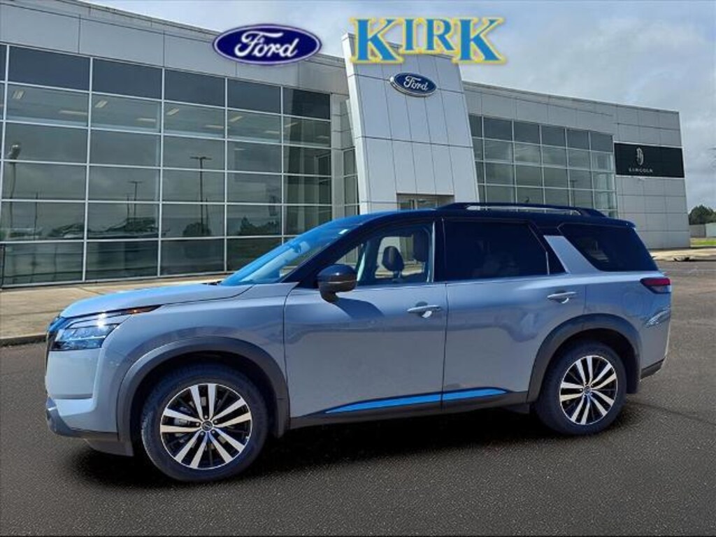 Used 2024 Nissan Pathfinder Platinum SUV