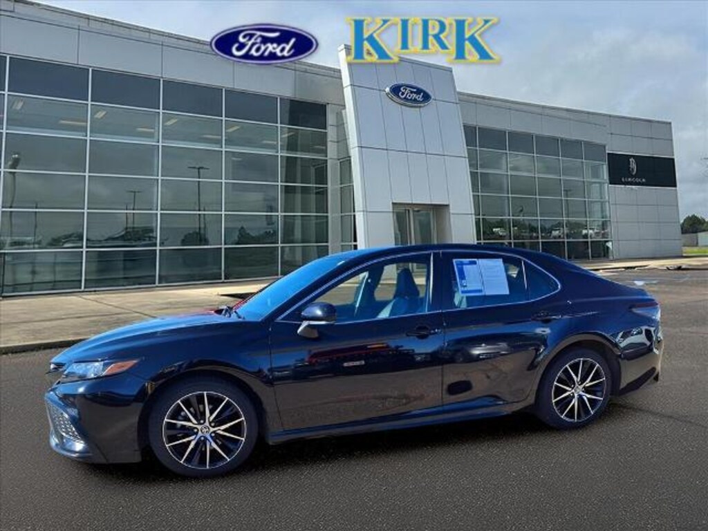 Used 2023 Toyota Camry SE Sedan