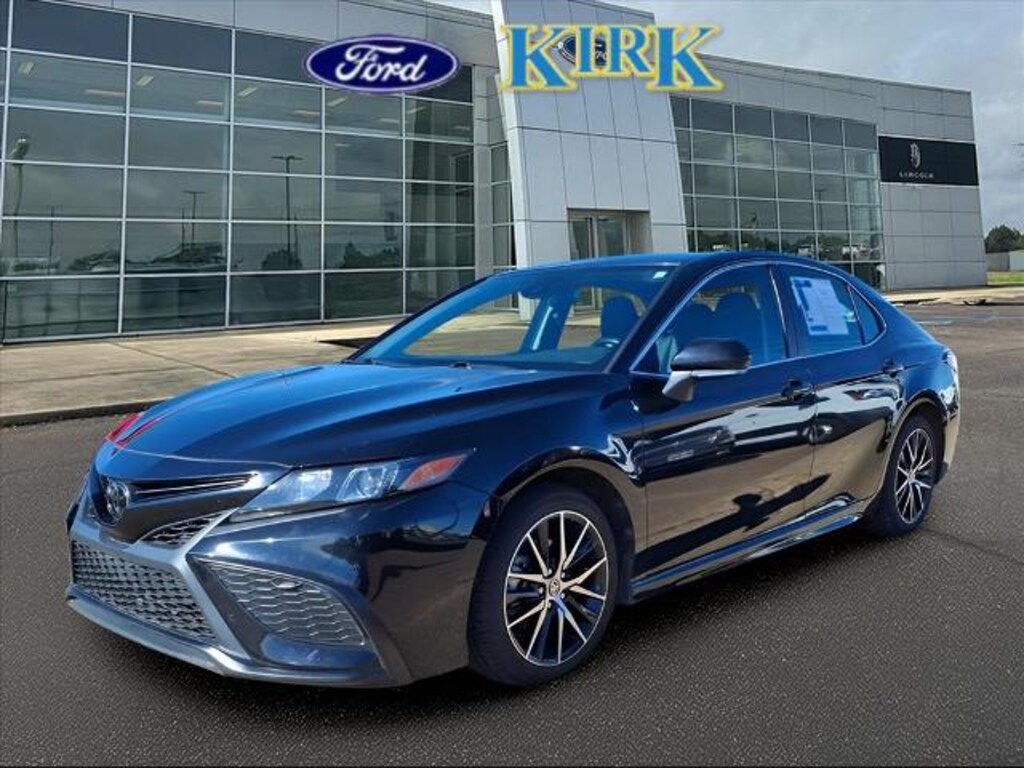 Used 2023 Toyota Camry SE Sedan