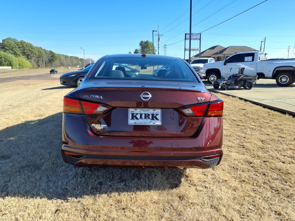 Used 2024 Nissan Altima 2.5 SV Sedan