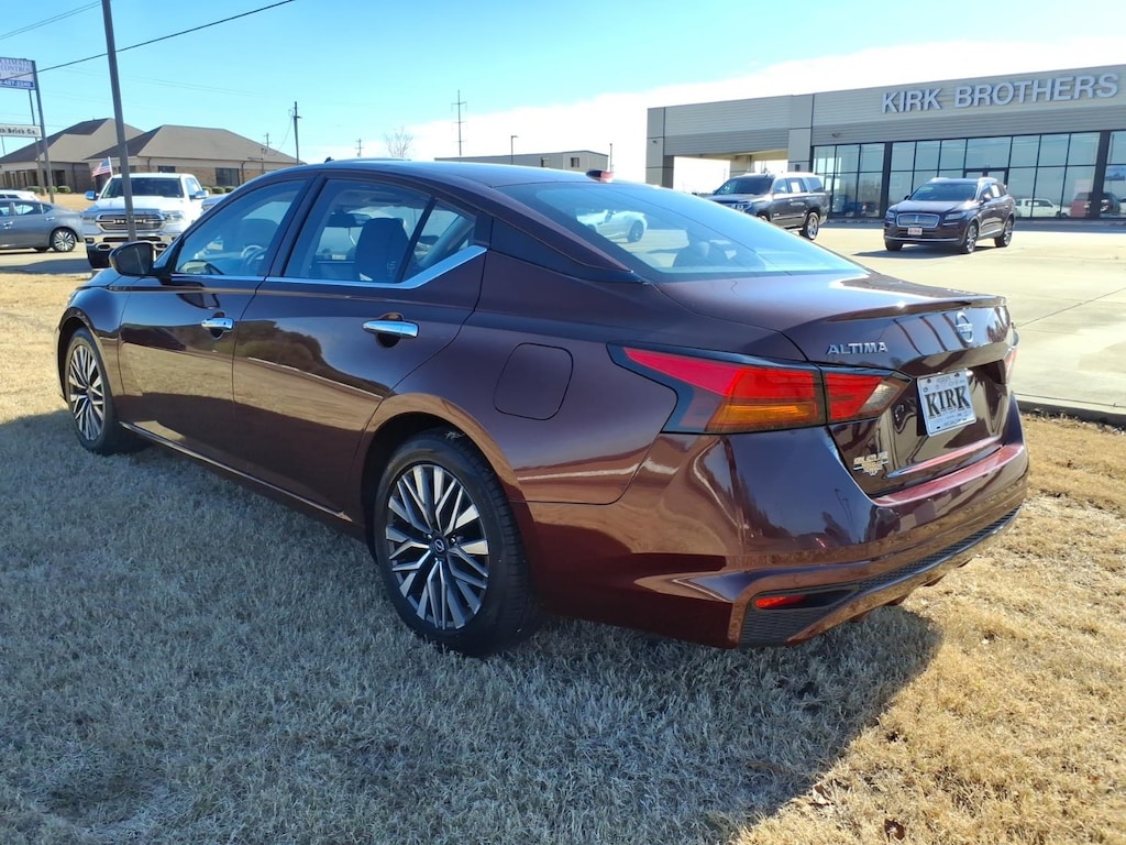 Used 2024 Nissan Altima 2.5 SV Sedan
