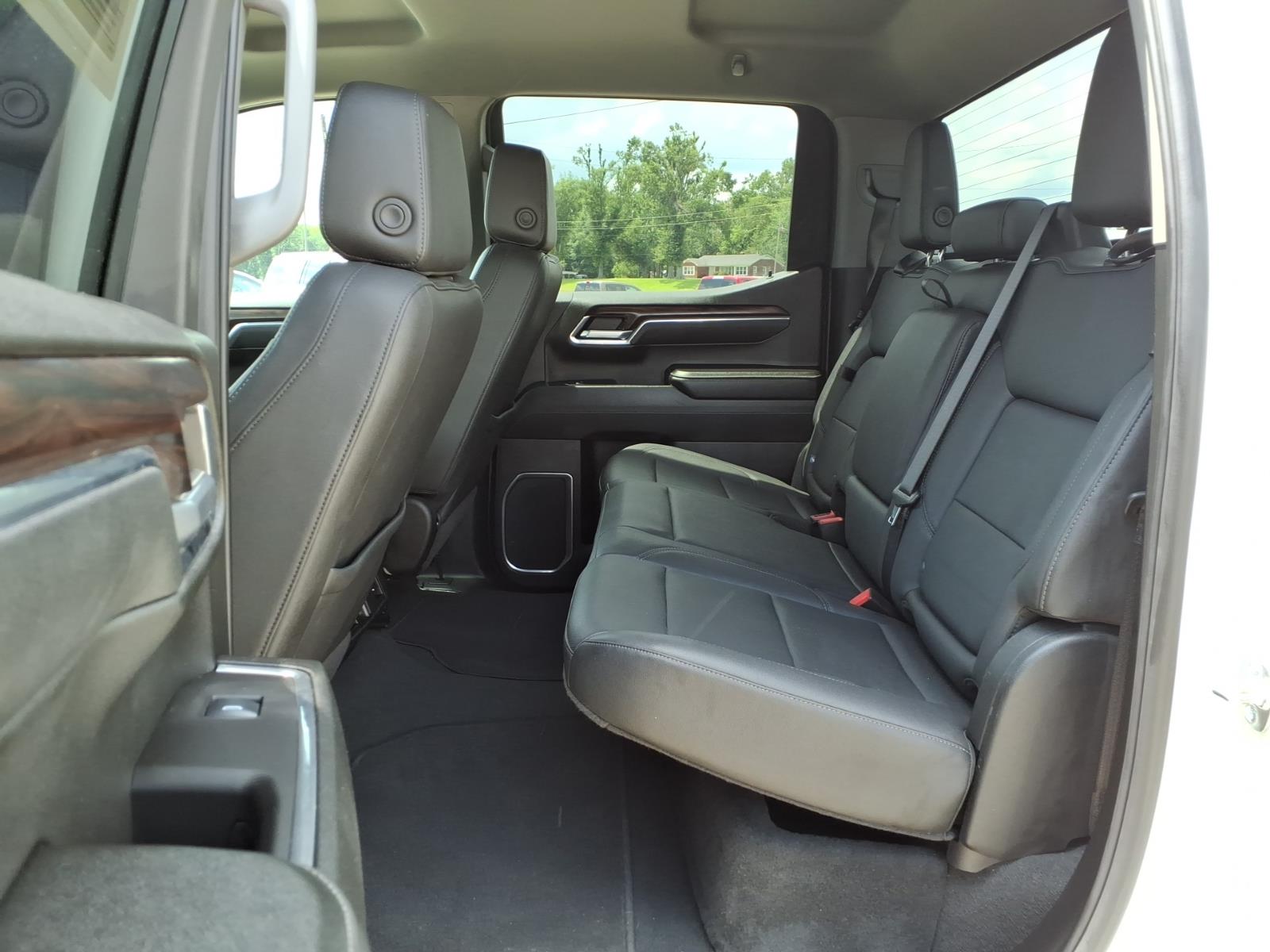 2025 GMC Sierra 1500 SLT - Photo 11