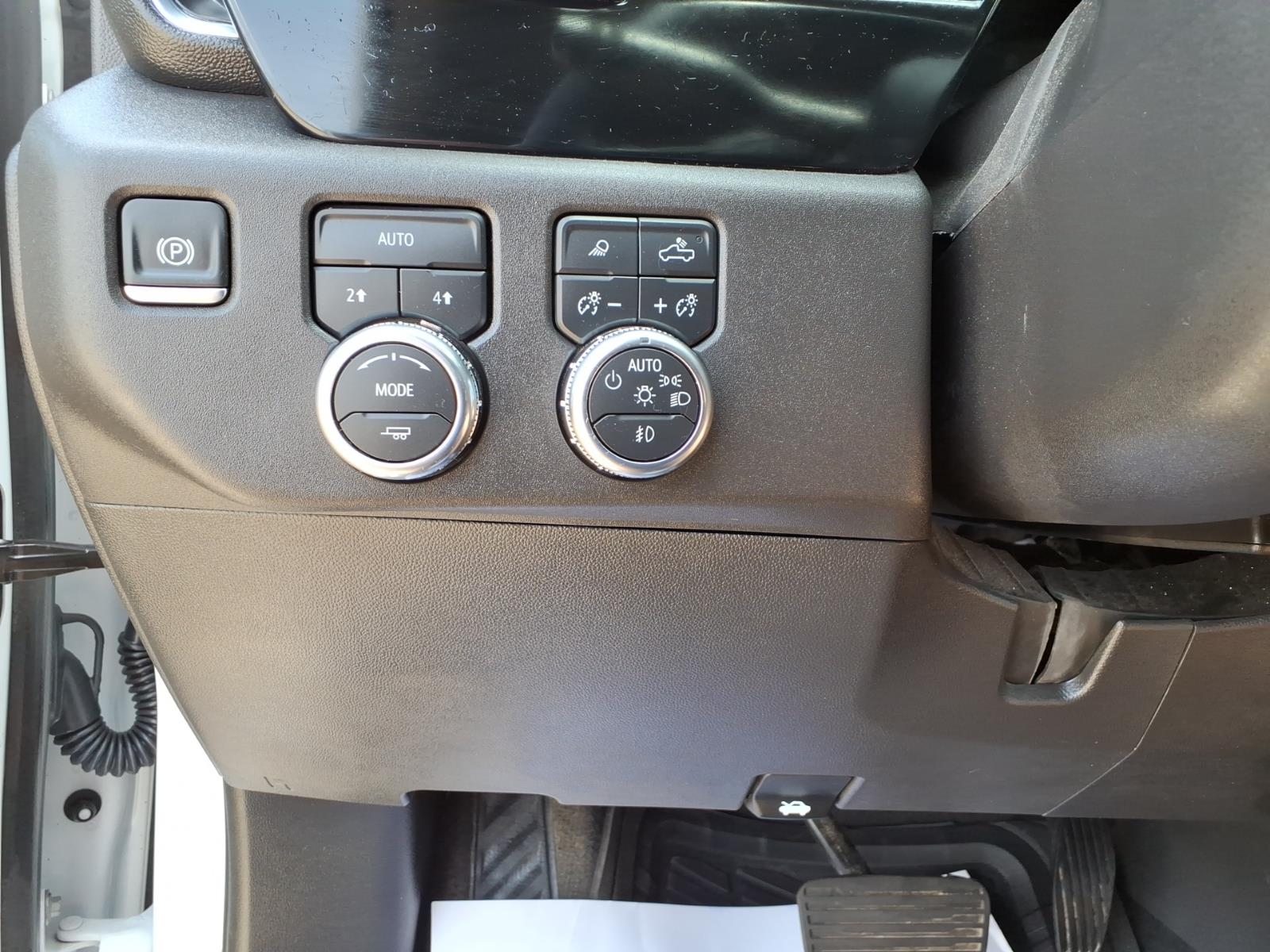 2025 GMC Sierra 1500 SLT - Photo 17