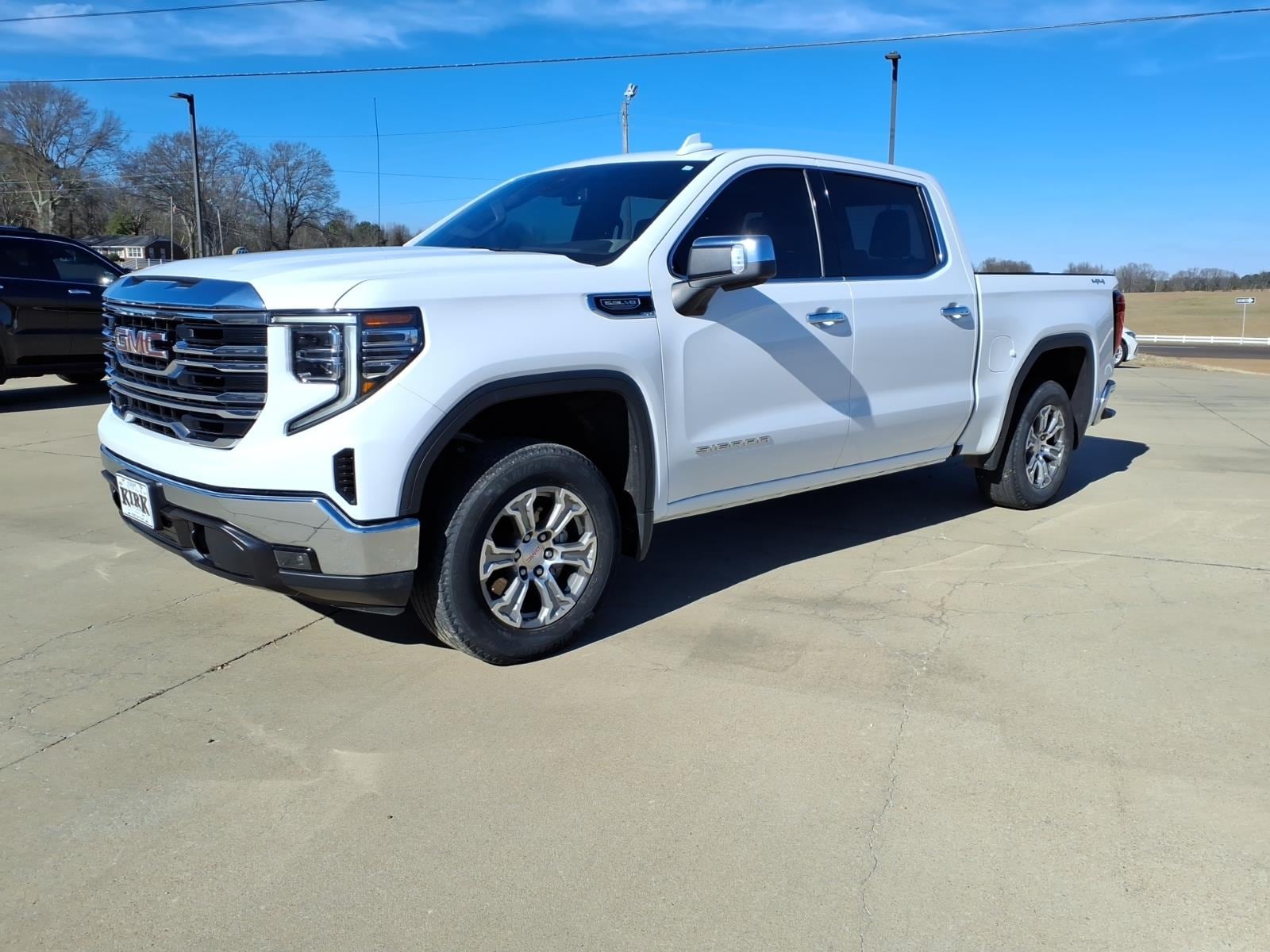 2022 GMC Sierra 4WD Crew Cab Short Box SLT's photo