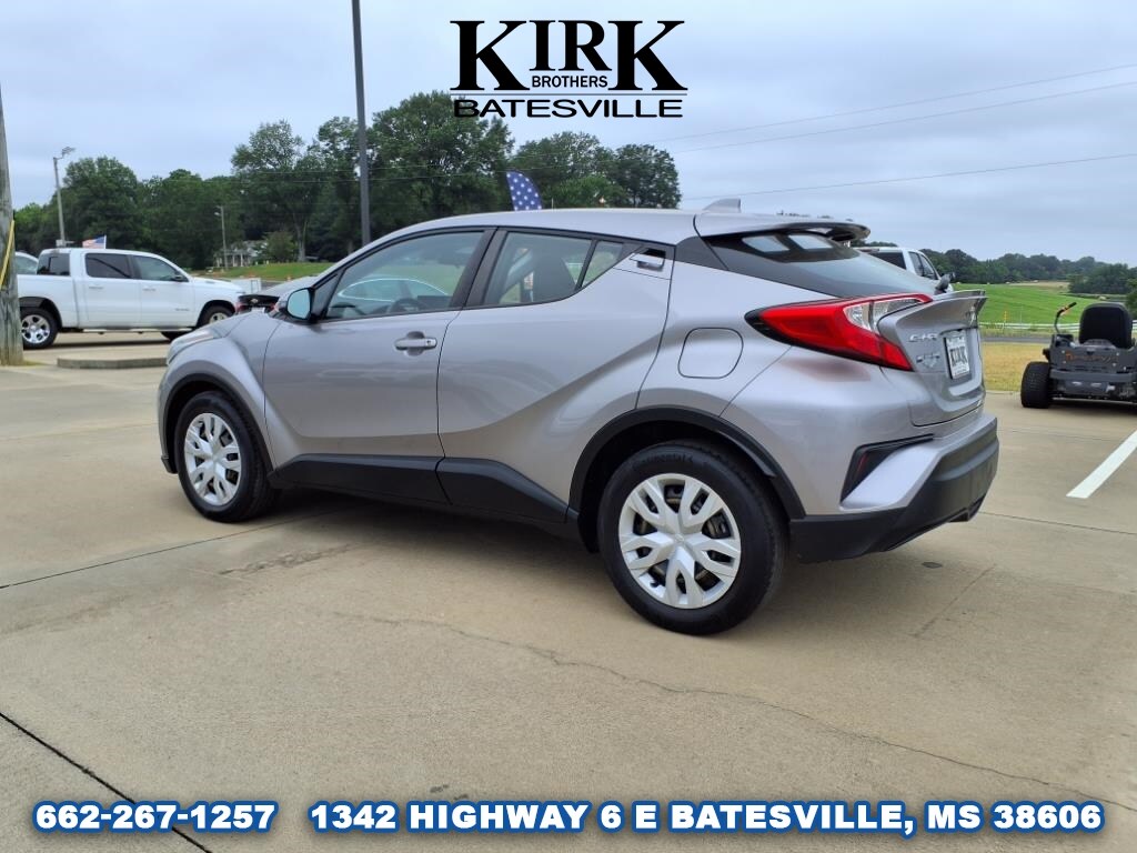 2020 Toyota C-HR LE photo 3