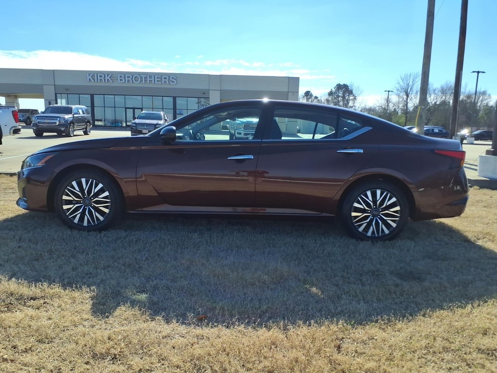 Used 2024 Nissan Altima 2.5 SV Sedan