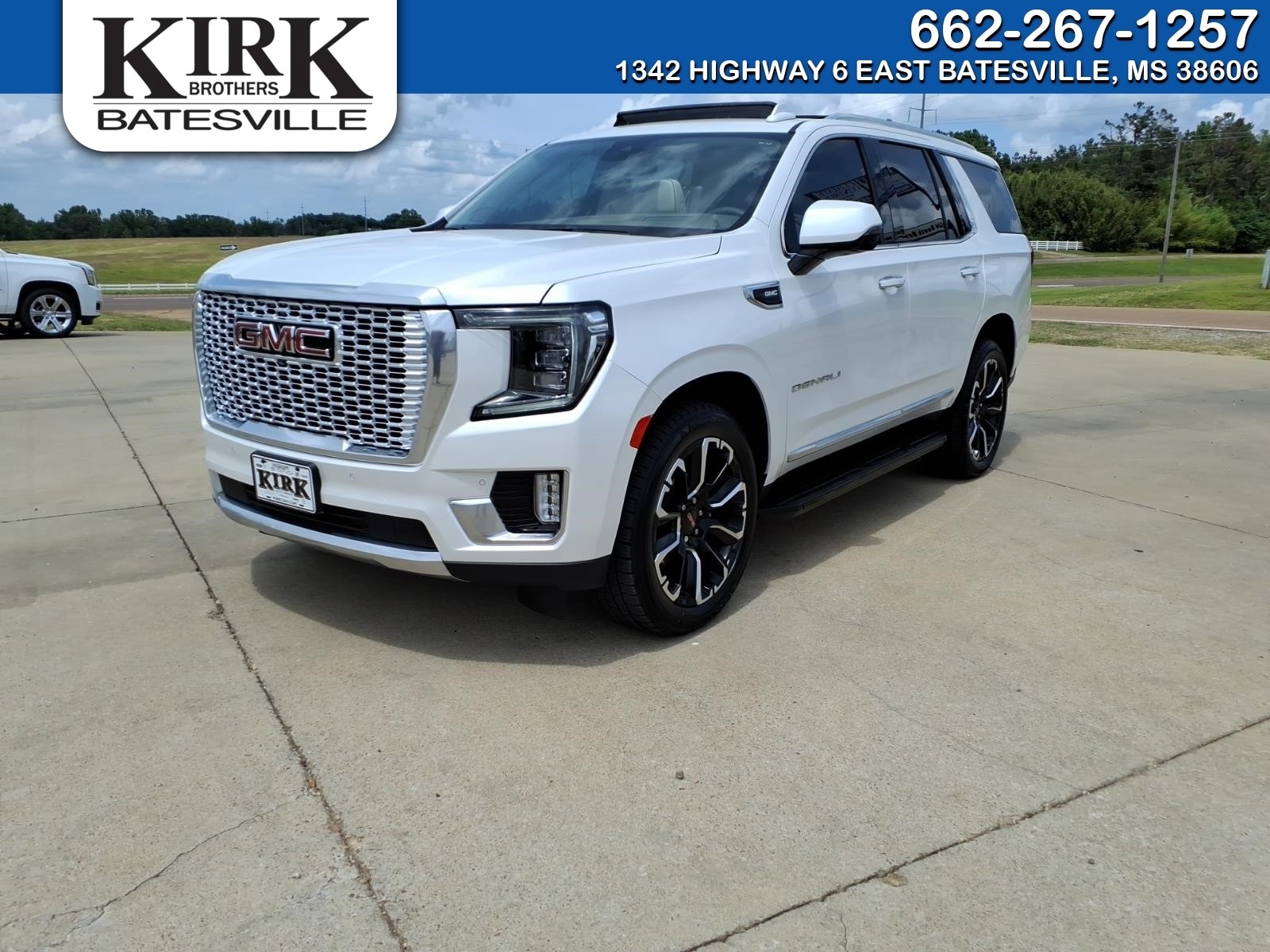 2017 GMC Yukon 4WD Denali's photo