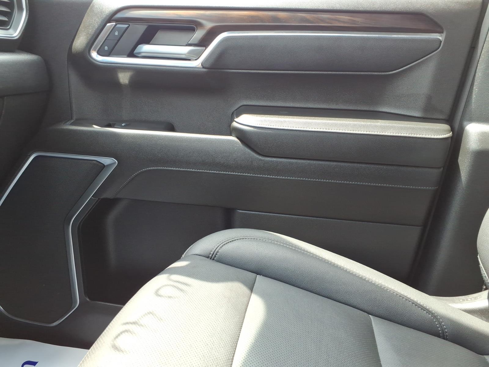2025 GMC Sierra 1500 SLT - Photo 24