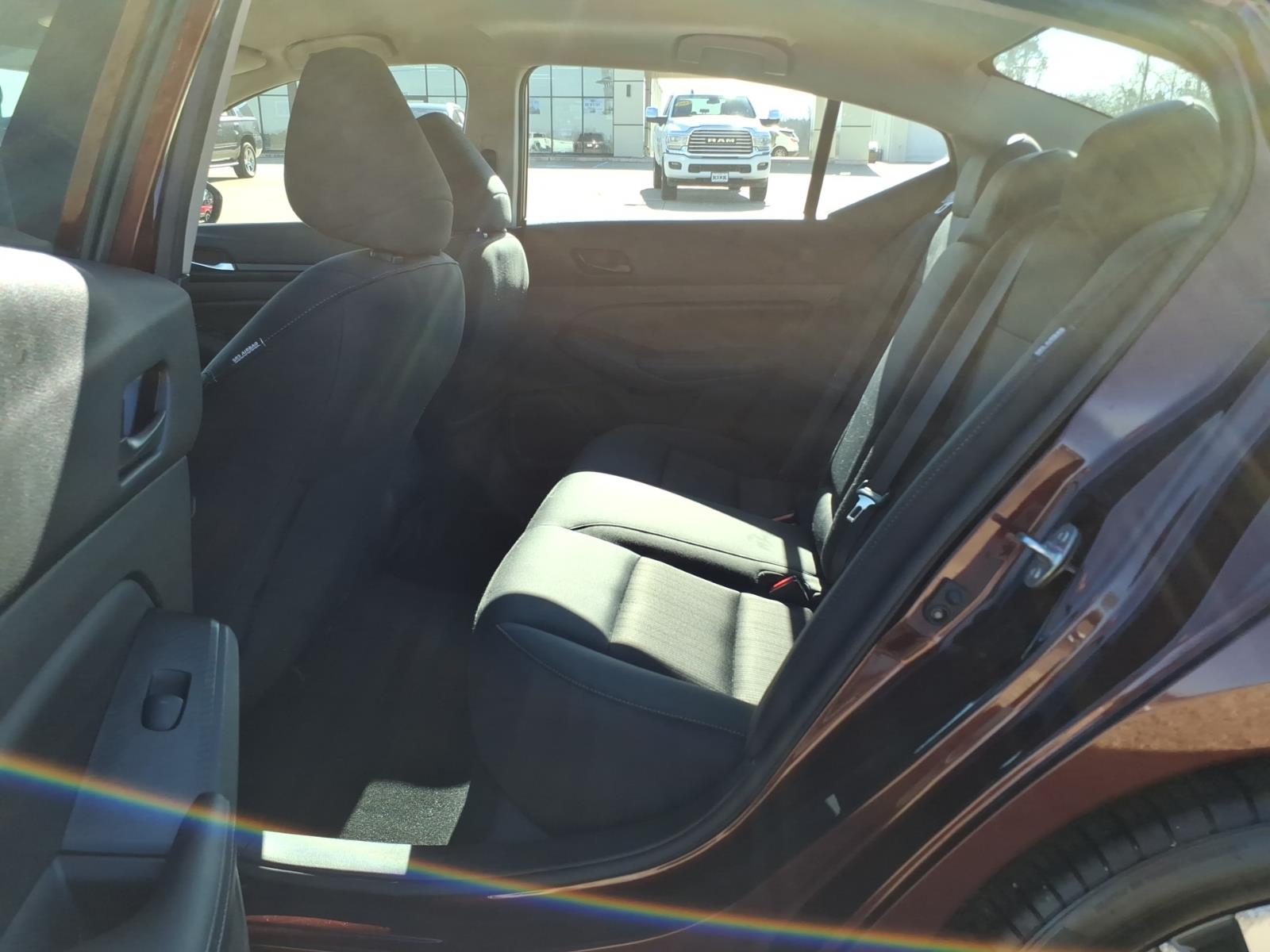 2024 Nissan Altima SV - Photo 9