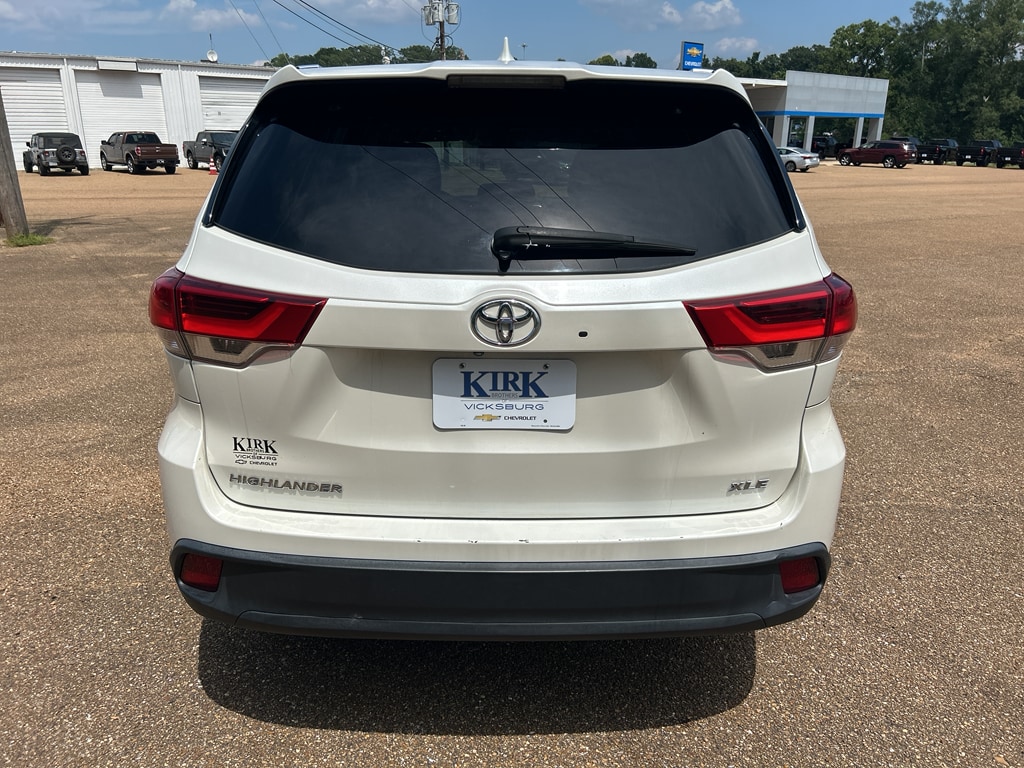 2018 Toyota Highlander SE photo 2