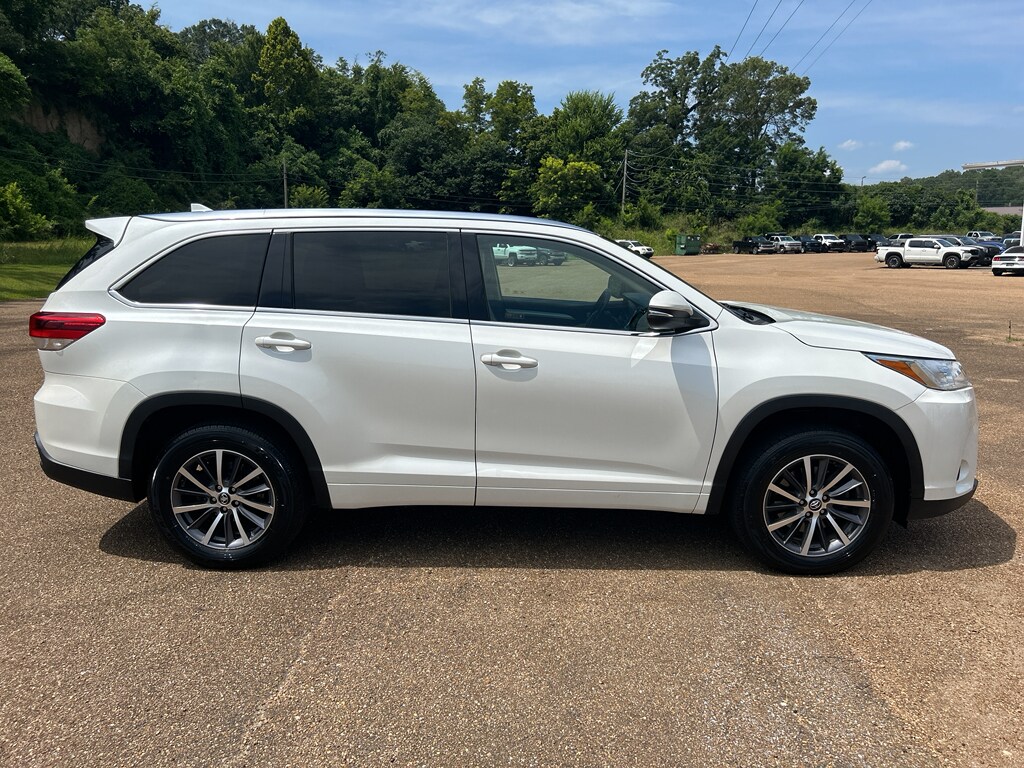 2018 Toyota Highlander SE photo 3