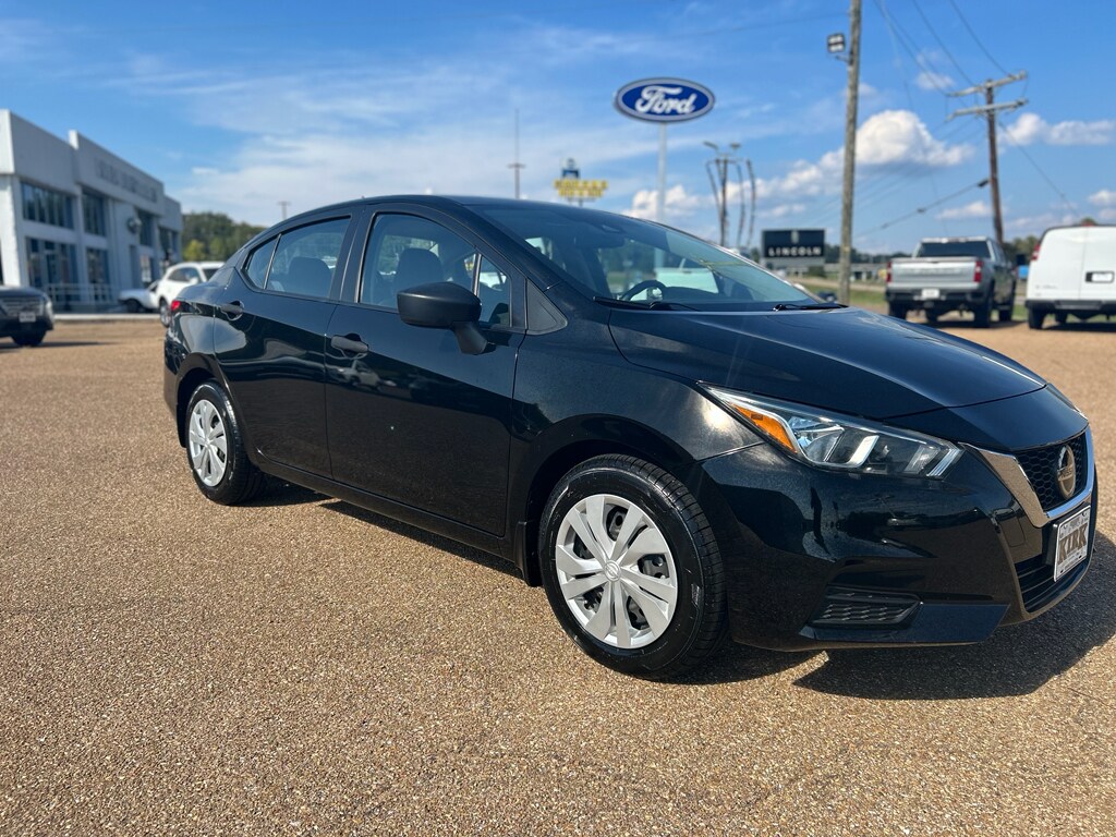 2022 Nissan Versa S photo 3