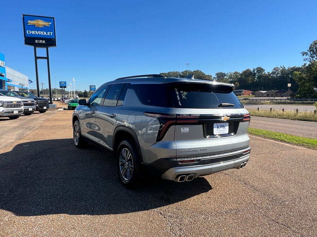 Used 2025 Chevrolet Traverse LT SUV