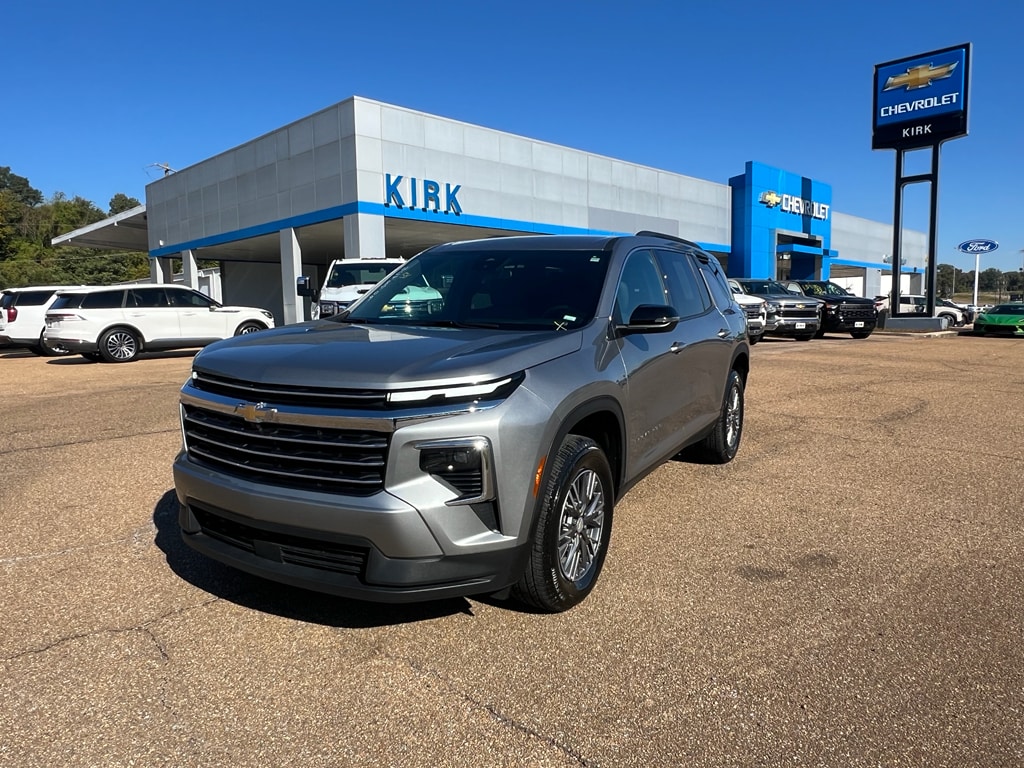 Used 2025 Chevrolet Traverse LT SUV