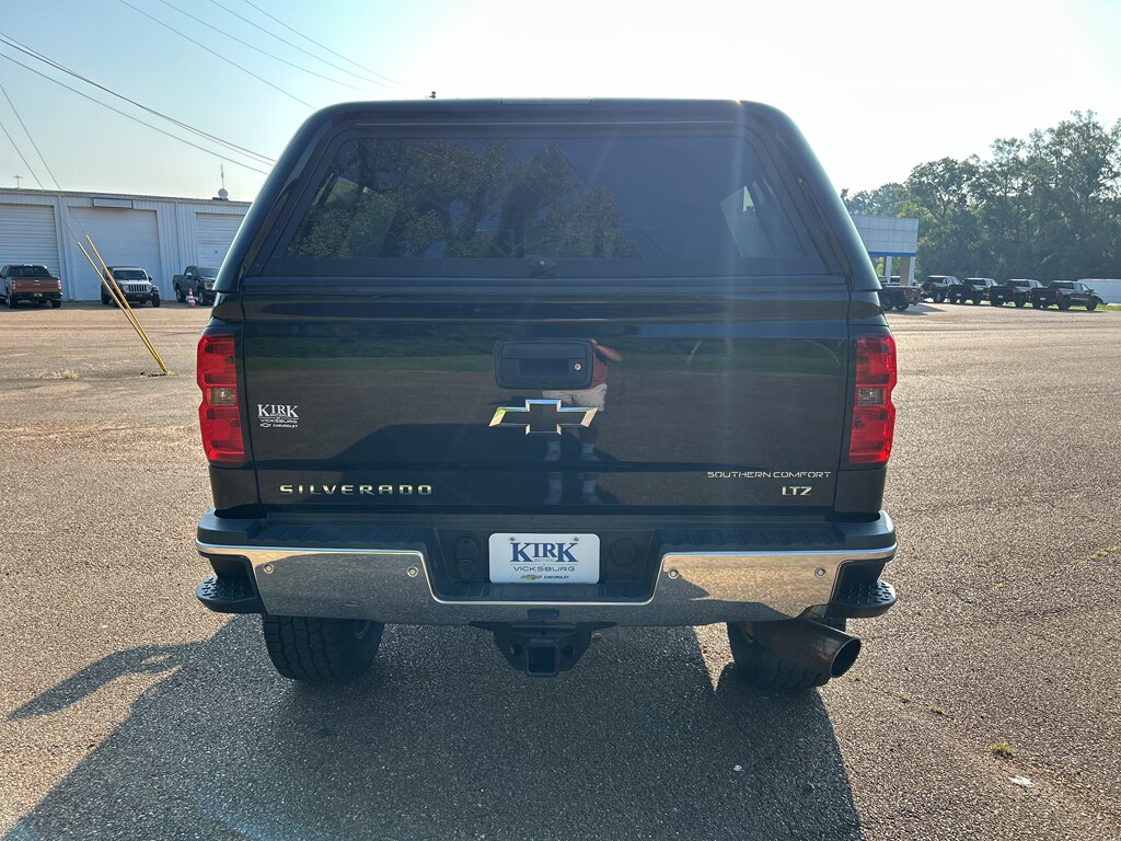 2015 Chevrolet Silverado 3500HD LTZ photo 3