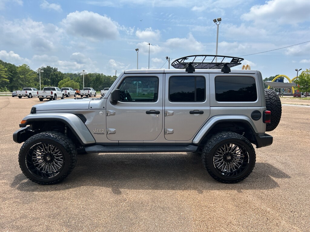 2018 Jeep Wrangler Unlimited Sahara photo 2