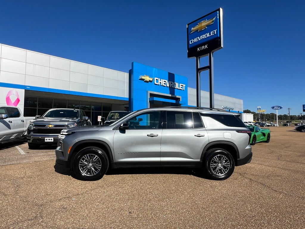 Used 2025 Chevrolet Traverse LT SUV