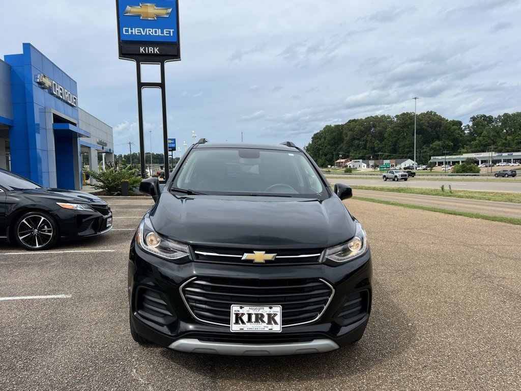 Used 2021 Chevrolet Trax LT with VIN KL7CJPSM8MB365617 for sale in Vicksburg, MS