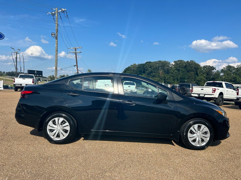 2022 Nissan Versa S photo 4