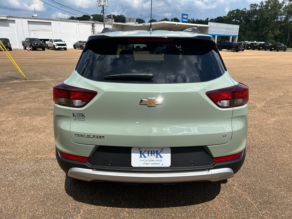 2026 Chevrolet Trailblazer LT photo 2