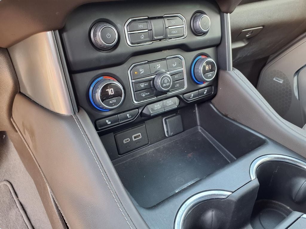 2022 Chevrolet Suburban LT - Photo 16