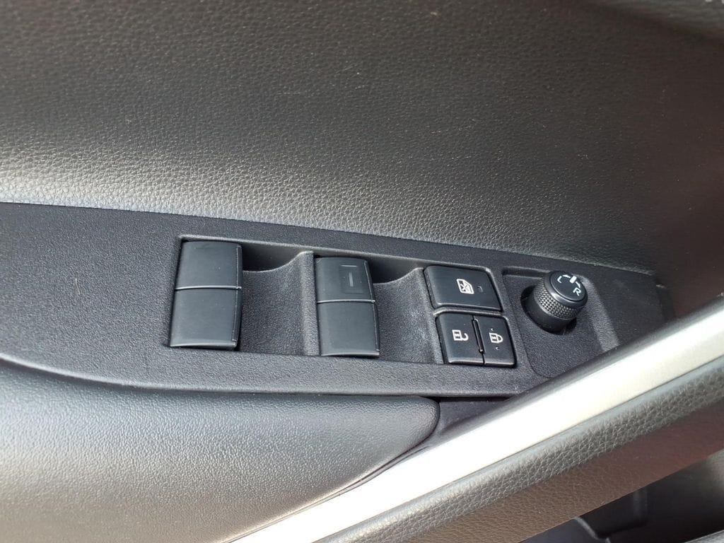2025 Toyota Corolla Cross XLE - Photo 20