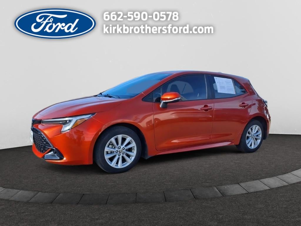 2023 Toyota Corolla Hatchback SE's photo