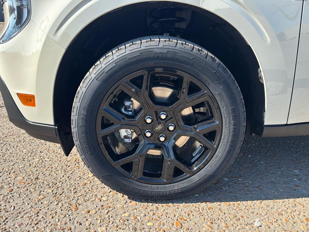 2025 Ford Maverick XLT - Photo 9