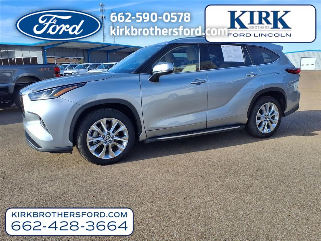 2023 Toyota Highlander Limited's photo