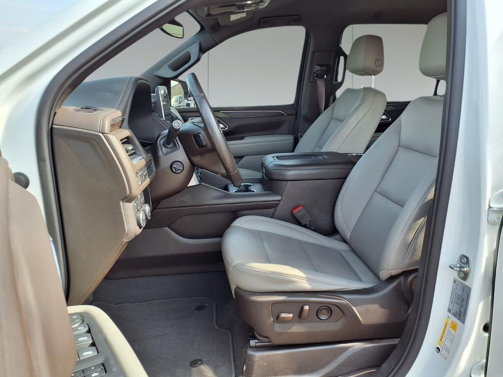 2022 Chevrolet Suburban LT - Photo 18