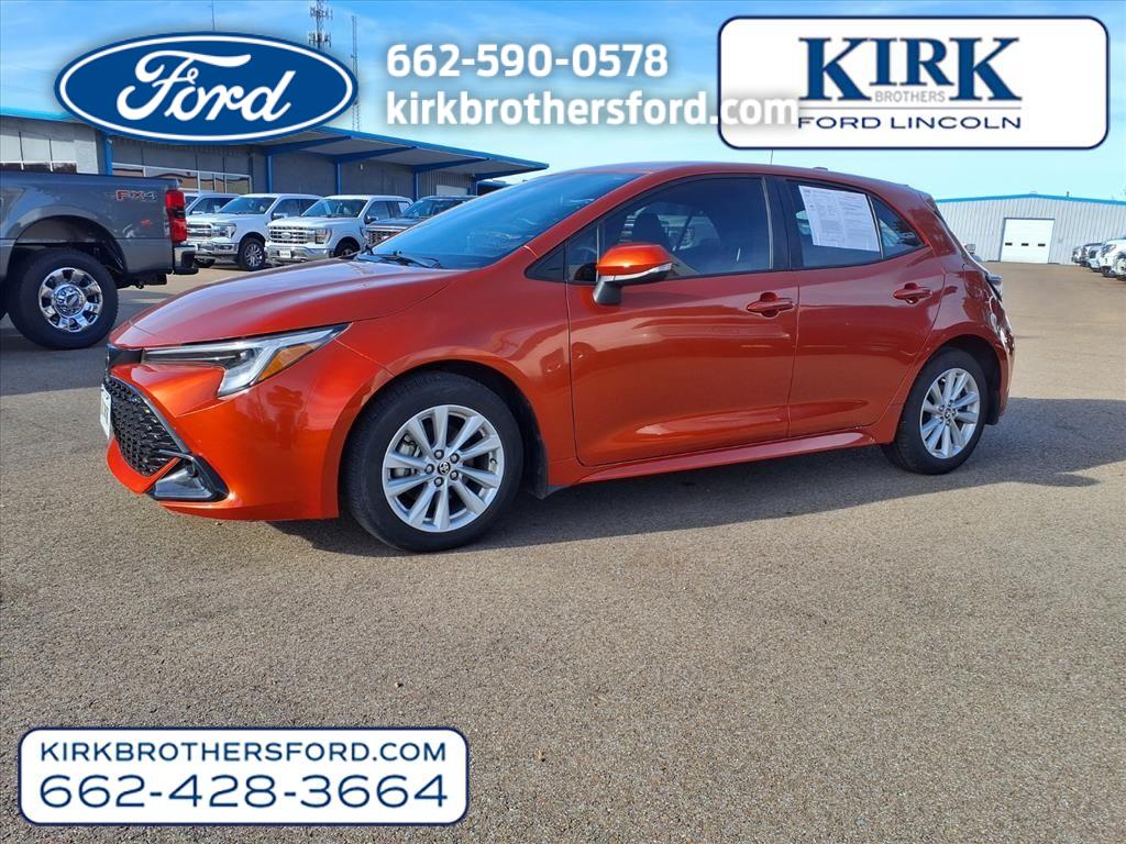 2023 Toyota Corolla Hatchback SE's photo