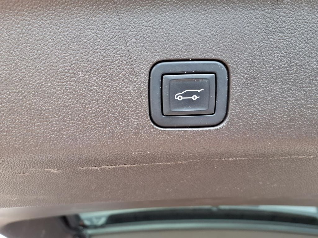 2022 Chevrolet Suburban LT - Photo 9