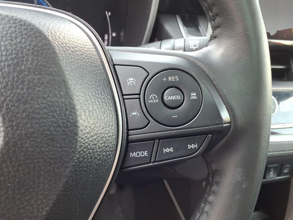 2025 Toyota Corolla Cross XLE - Photo 23