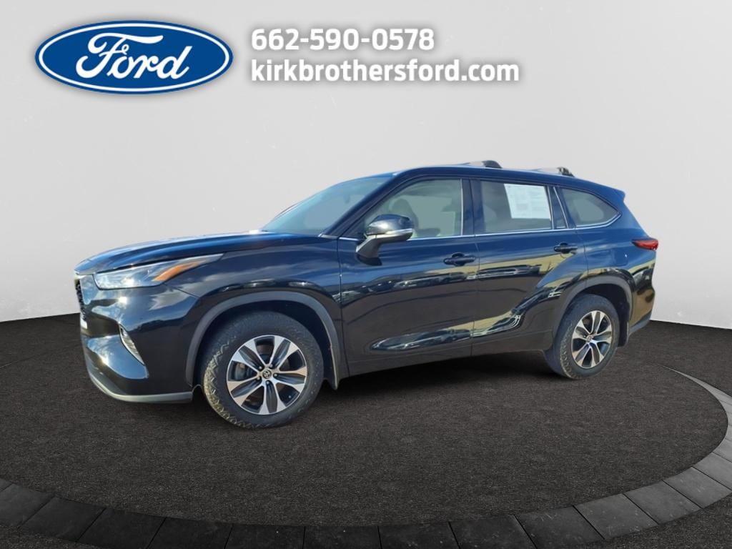 Used 2022 Toyota Highlander XLE Sport Utility