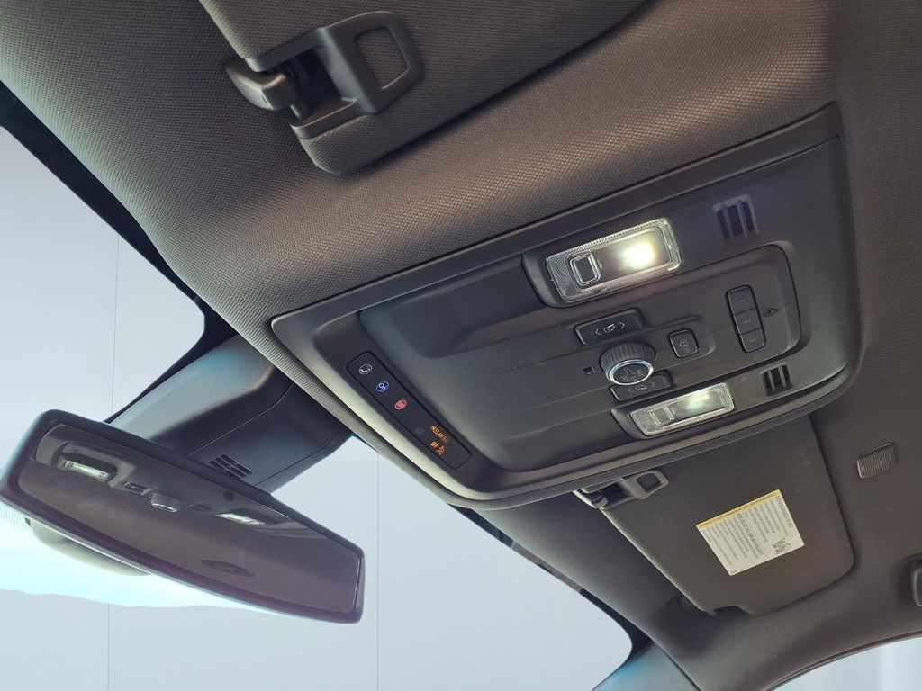 2022 Chevrolet Suburban LT - Photo 17