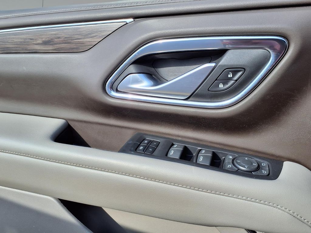 2022 Chevrolet Suburban LT - Photo 11