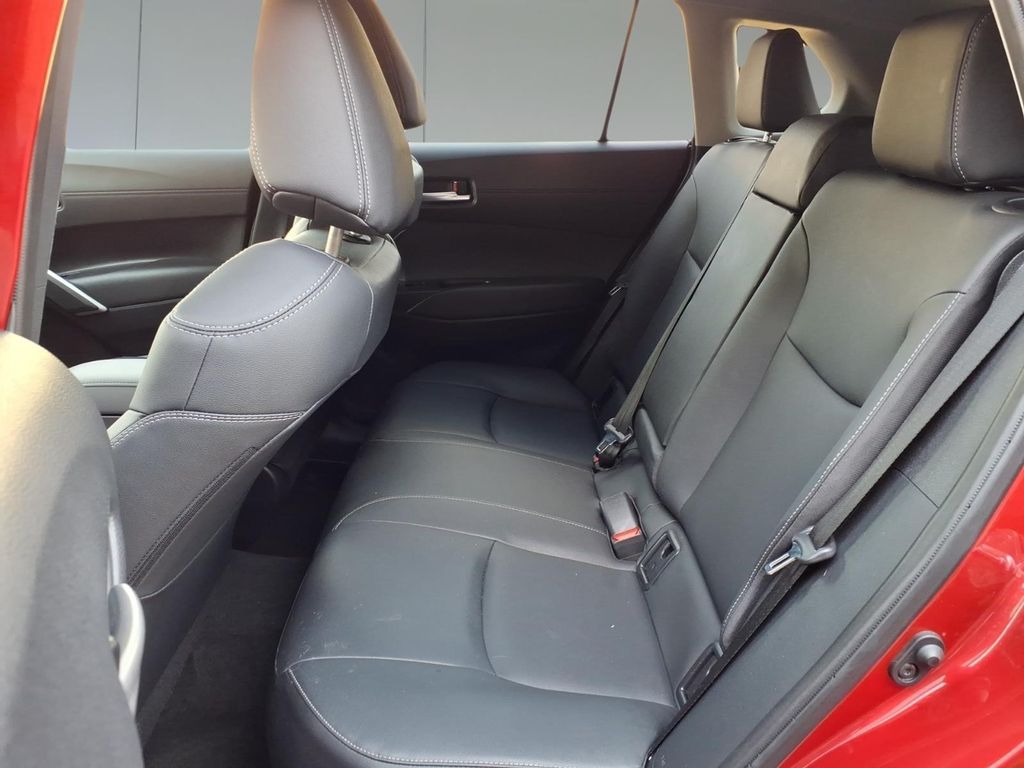 2025 Toyota Corolla Cross XLE - Photo 15