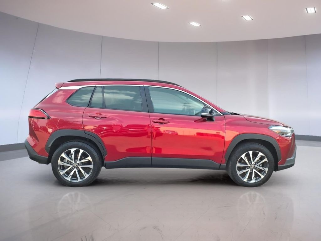 2025 Toyota Corolla Cross XLE - Photo 11