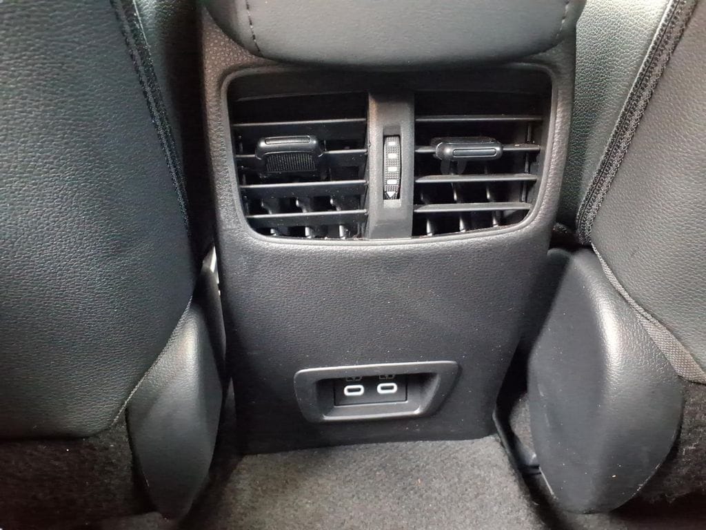 2025 Toyota Corolla Cross XLE - Photo 16