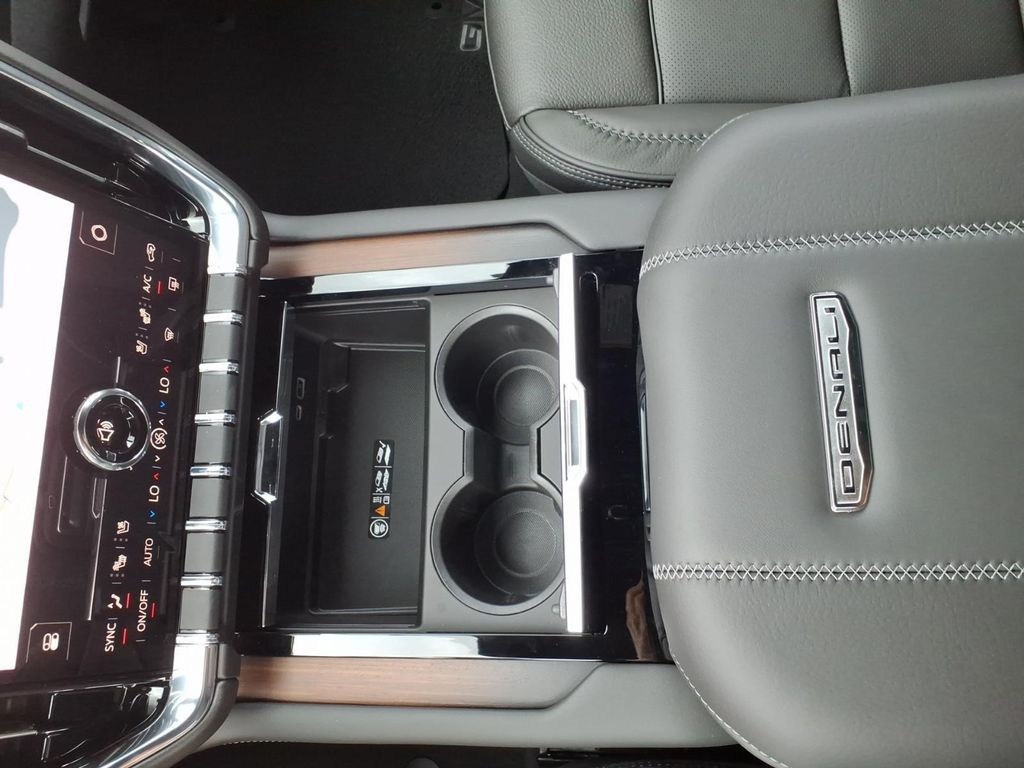 2026 GMC Yukon Denali - Photo 25