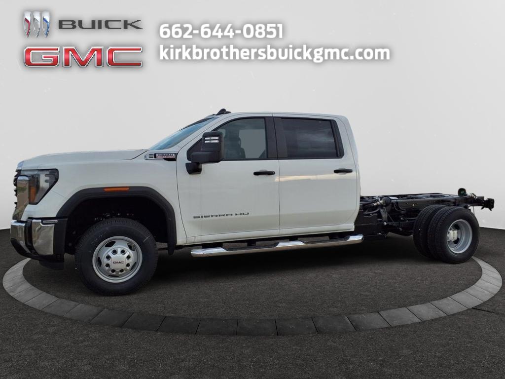 2026 GMC Sierra 4WD Crew Cab Chassis Pro's photo