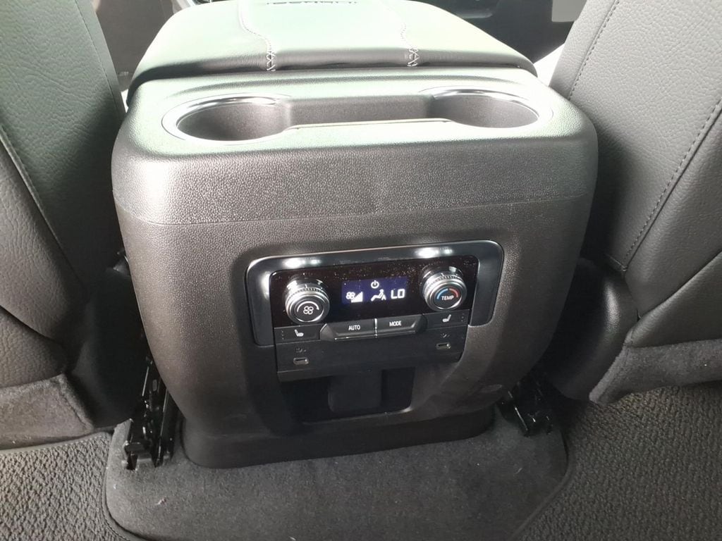 2026 GMC Yukon Denali - Photo 14