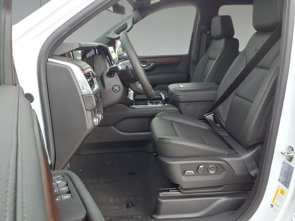 2026 GMC Yukon Denali - Photo 17