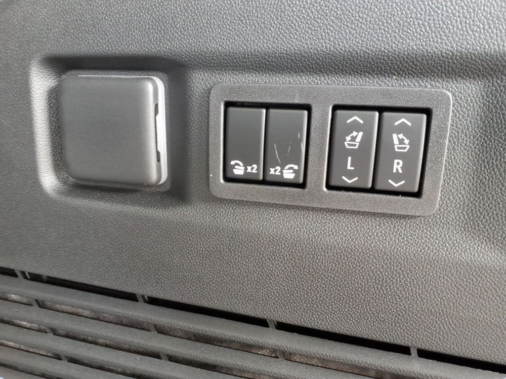 2026 GMC Yukon Denali - Photo 10