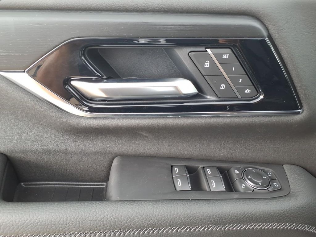 2026 GMC Yukon Denali - Photo 18