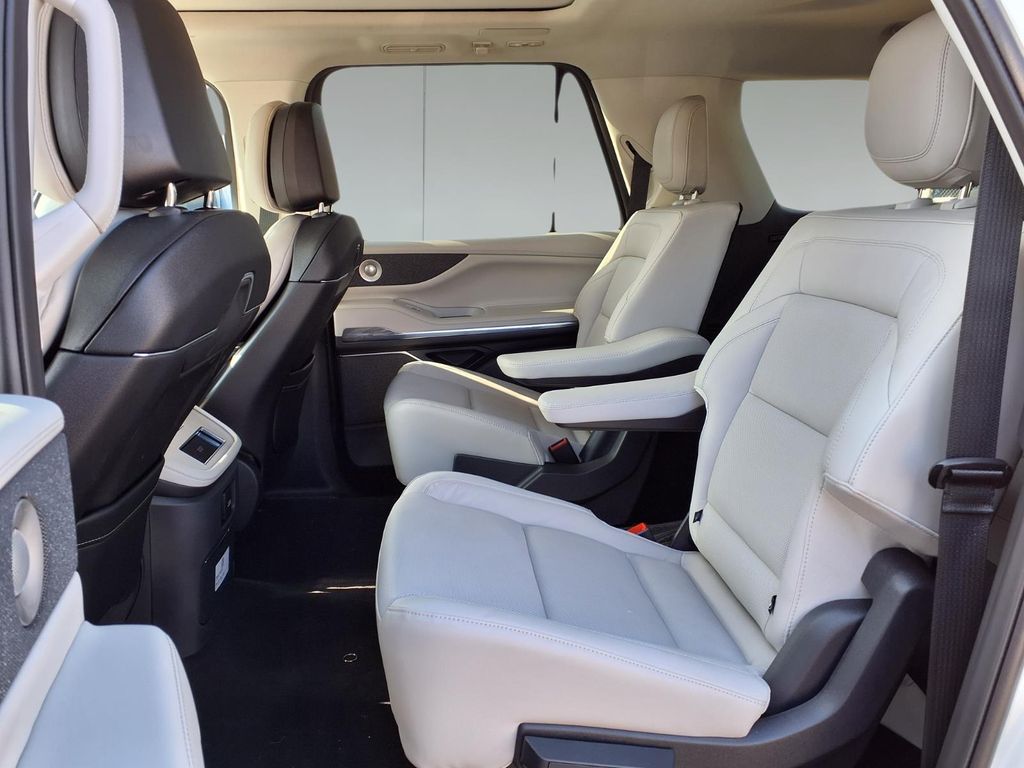 2025 Lincoln Navigator Reserve L - Photo 23
