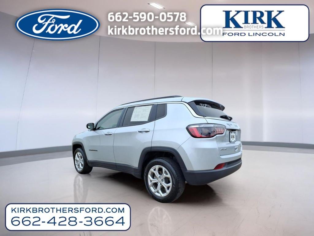 Used 2024 Jeep Compass Latitude Sport Utility